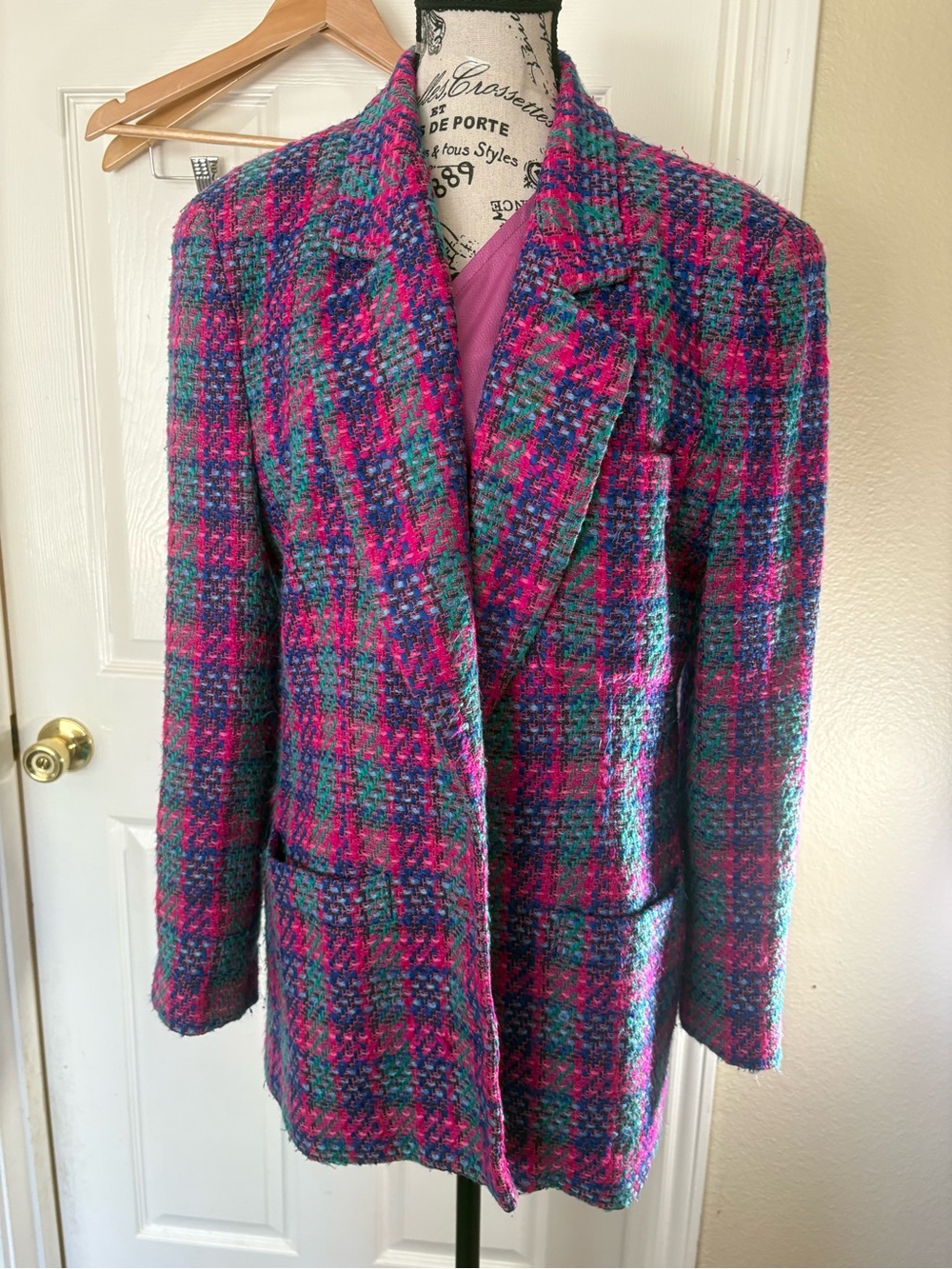 Vintage size 10 Dana Buchman tweed blazer with shoulder pads.